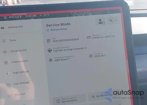 2025 Tesla Model Y Long Range Single Motor Rear-Wheel Drive z USA, uszkodzony, nr VIN 7SAYGDED9SA355819